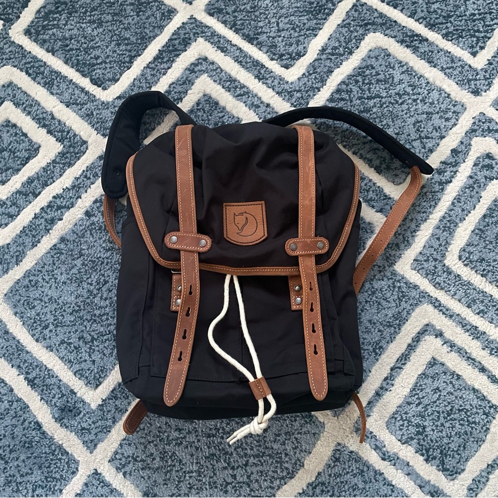 FJÄLLRÄVEN RUCKSACK NO. 21 SMALL BACKPACK | BLACK
